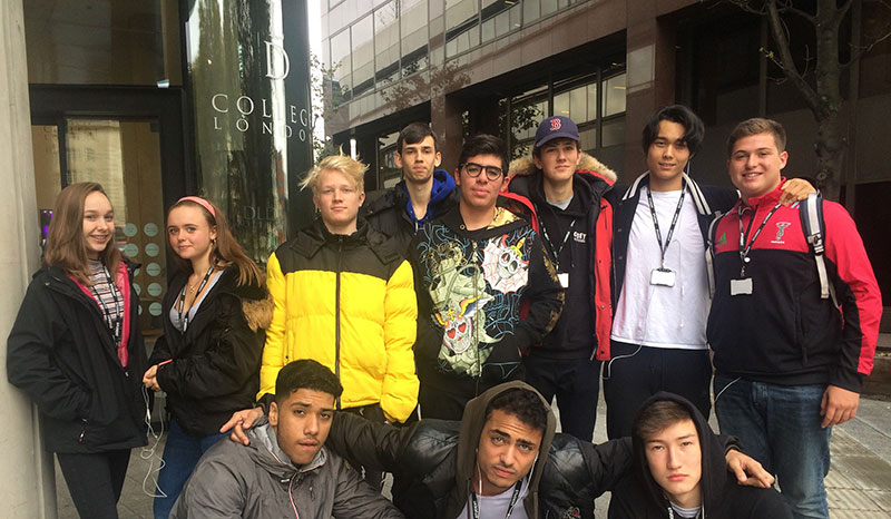 DLD College London BTEC Business Students Visit Foodbank