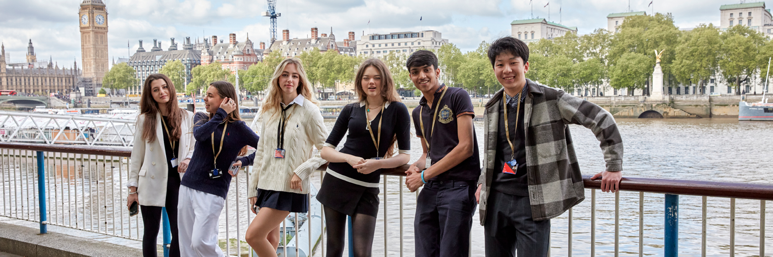 DLD College London Year 9 Students On The Embankment